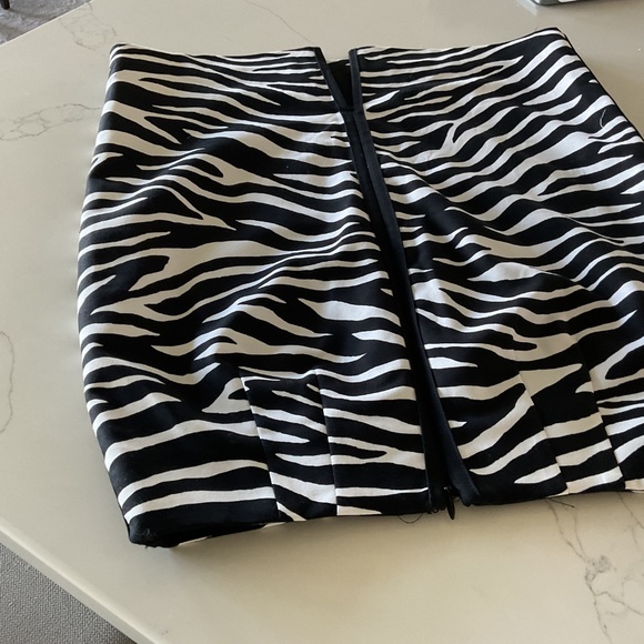 Pencil slim skirt - Picture 3 of 3